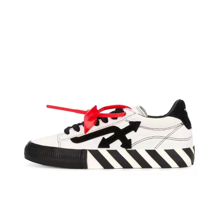 Off White  arrow vulcanized low white/black