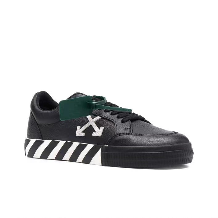 Off White vucanized casual sneakers low black