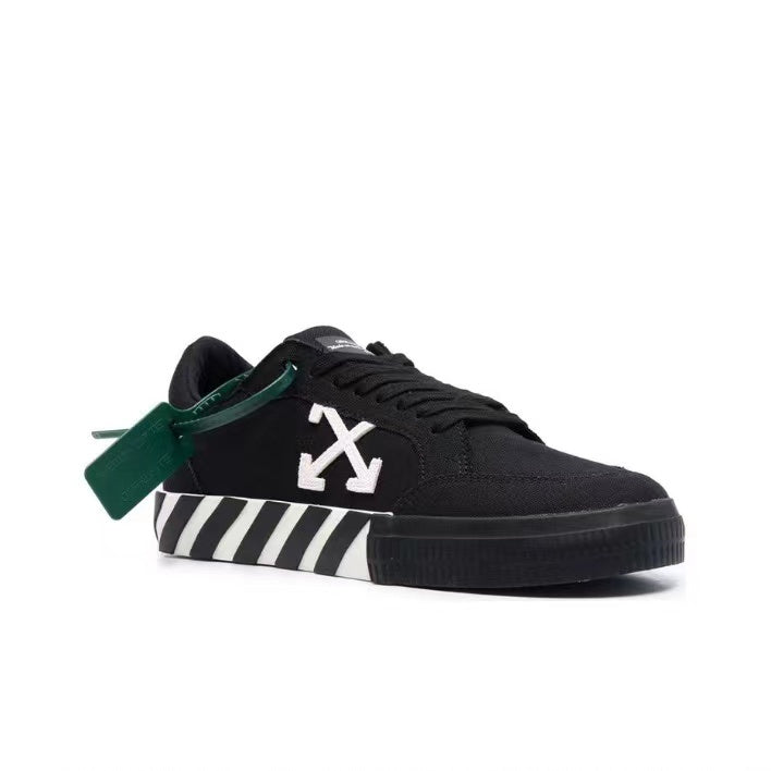 Off White vucanized suede casual sneakers low black