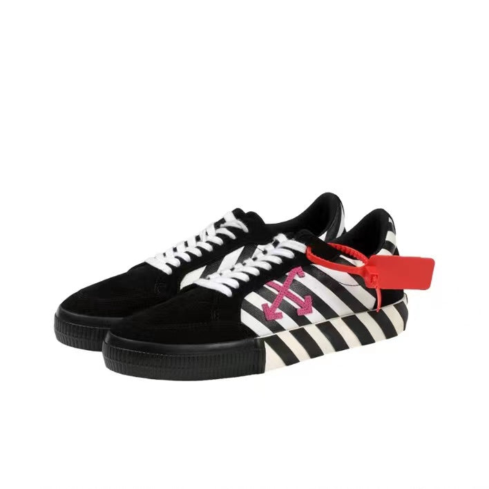 Off White low vulcanized sneakers black/white/pink